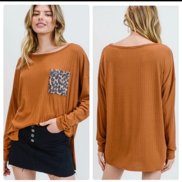 🔥$5🔥RIBBED TOP W/ LEOPARD PRINT PATCH POCKET- - Picture 2 of 4